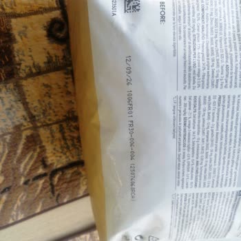 Küflü Mama Nedeniyle Kedimin Hayatını Kaybetmesi Ve İlgisiz Satıcı