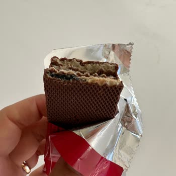 Aldığım Eti Gofretin İçinden Siyahlık Çıktı, Açıklama Ve Değişim İstiyorum