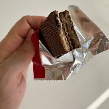 Aldığım Eti Gofretin İçinden Siyahlık Çıktı, Açıklama Ve Değişim İstiyorum