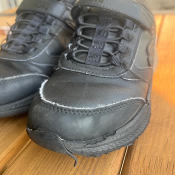 Kısa Sürede Deforme Olan Okul Ayakkabısına Olumsuz İnceleme Yanıtı