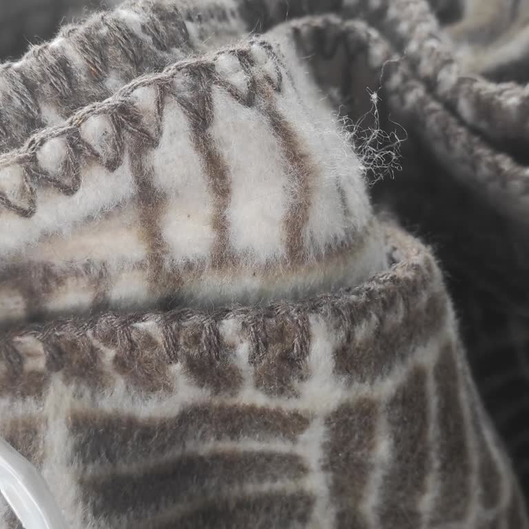 English Home Battaniye Aşırı Tüy Döktü, Mağaza İade Talebimi Reddetti Ve İlgisiz Davrandı