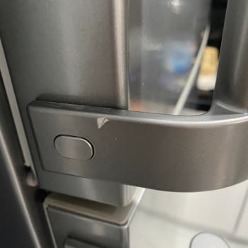 Yeni Aldığım Buzdolabında Böcek Ve Pislik Çıktı, Çözüm Bekliyorum