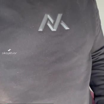 Avva Sweatshirt Tüy Bırakıyor