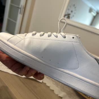 Bir Kez Giyilen Adidas Ayakkabıda Hızlı Deformasyon Ve Değişim Reddi