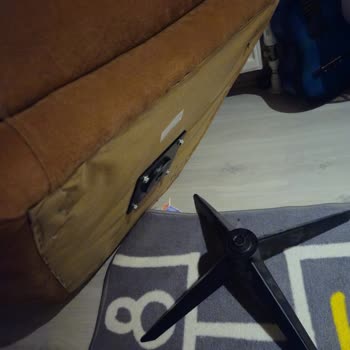 Garanti Kapsamındaki Koltuğun Kırılması Ve Müşteri Hizmetlerinden Dönüş Alınamaması