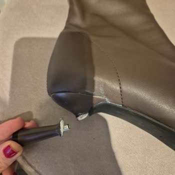 3 Gün Giyilen Botun Topuğu Kırıldı, Mağaza Dönüş Yapmıyor