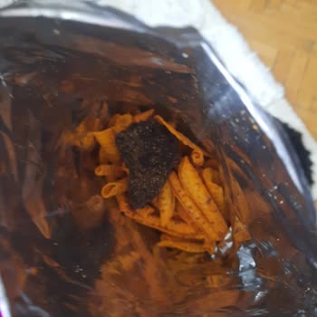 A101'den Aldığım Patos Rolls Paketinde Taşa Benzer Yabancı Madde Çıktı: Sağlık Riski Ve Güven Kaybı