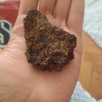 A101'den Aldığım Patos Rolls Paketinde Taşa Benzer Yabancı Madde Çıktı: Sağlık Riski Ve Güven Kaybı