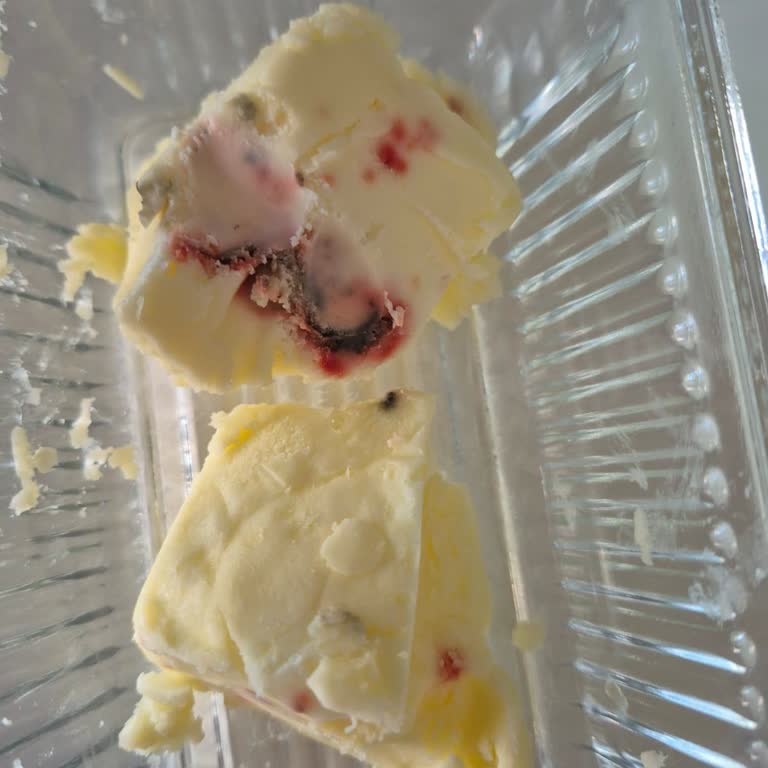 BİM’den Aldığım Tereyağında Renkli Parçacıklar Ve Bozuk Ürün Sorunu Yaşadım