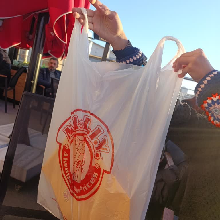 MR. Day Şubesinde Kalitesiz Poşet Nedeniyle Yaşanan Hayal Kırıklığı