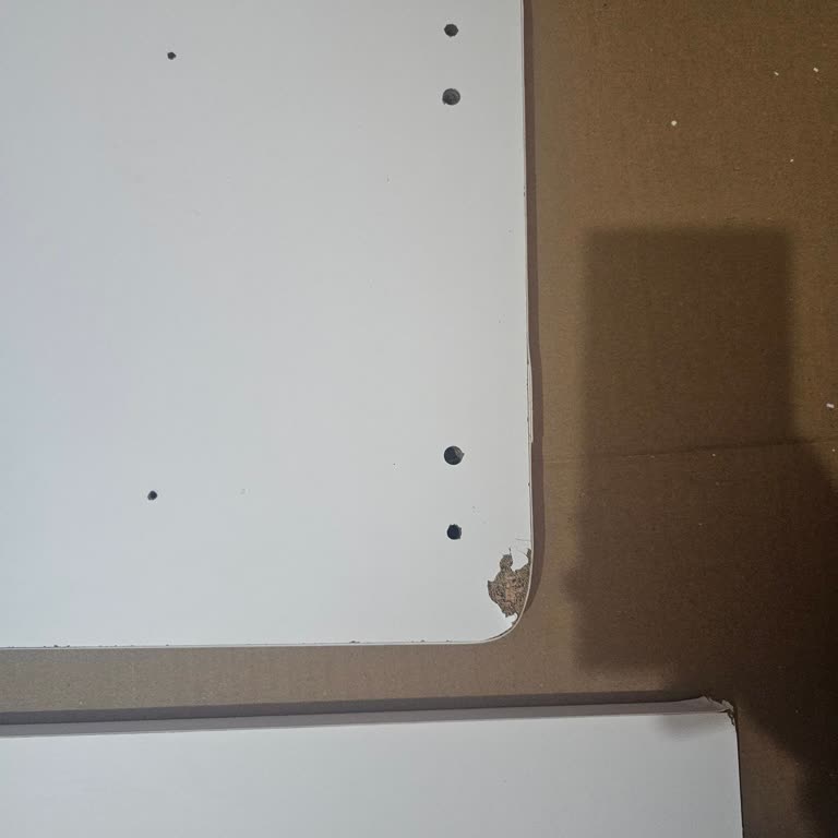 Kırık Gelen Oyuncak Dolabı Ve Eksik Kitaplar İçin Çözüm Bekliyorum