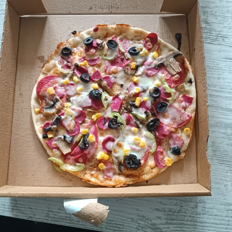 Pizza Tomato'dan Gelen Orta Boy Pizza Beklenenden Küçük Çıktı, Mağdur Oldum