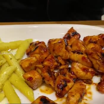 Çalışanlar Ve Meşhur Tavuk Dünyası