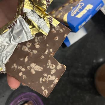 Son Kullanma Tarihi Geçmemiş Üründe Küf Şoku: Ülker Kare Fındıklı Çikolata Hayal Kırıklığı