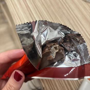 Çikolatanın İçinden Yabancı Madde Çıktı, Hijyen Ve Sağlık Endişesi!