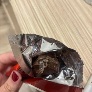 Çikolatanın İçinden Yabancı Madde Çıktı, Hijyen Ve Sağlık Endişesi!