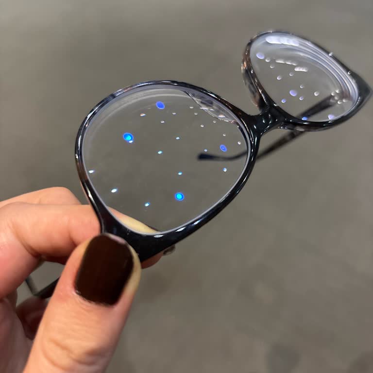 Mavi Işık Filtresi Olmayan Guess Gözlük Camı Estetik Sorun Yaratıyor