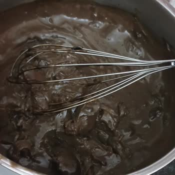 Taze Tarihli Pudingde Beklenmedik Bozulma Ve Kötü Tat