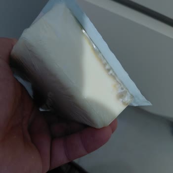 Alternatif Market Son Kullanma Tarihi Geçmemiş Torku Kaşar Peynirinde Şok Edici Küf!