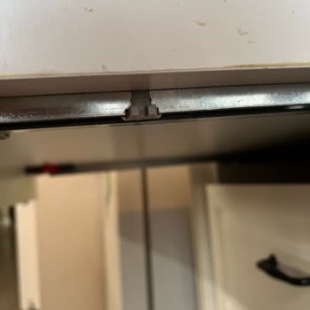Samet A. Ş Dolap Rayı Plastik Parçası Kırıldı!