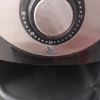 Kumtel Airfryer İç Haznesi Kısa Sürede Soyulup Paslandı