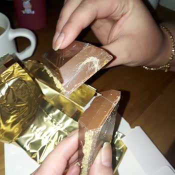 Çikolatadan Saç Çıkması Hijyen Ve Güven Sorunu Yarattı