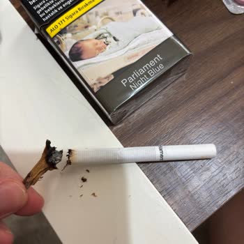 Parliament Night Blue Sigaralarında Çıra Benzeri Maddelerle Karşılaşmak Güvenimi Sarsıyor