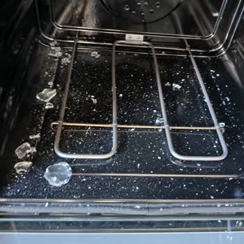 Yeni Alınan Fırının Camı Patladı, Servis Sorunu Çözmüyor!