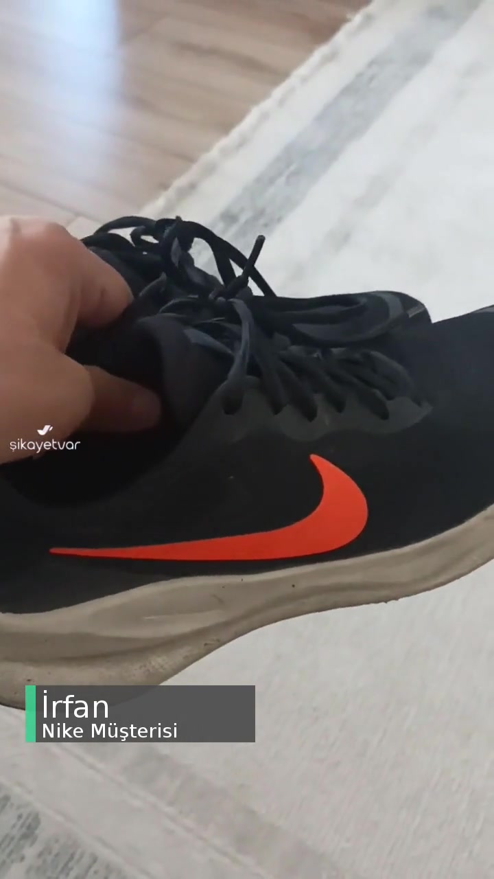 Nike Ayakkabım Hava Almakta Ve Ses Çıkarmaktadır videonun kapak resmi
