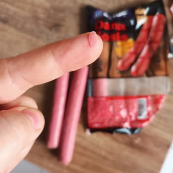 Satın Aldığım Sosisin İçinden Saç Çıktı, Ücret İadesi Talep Ediyorum