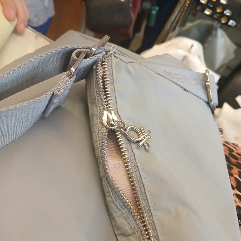 Kısa Sürede İki Kez Aynı Sorunu Yaşadığım Benetton Çantamın İade Veya Değişimini Talep Ediyorum