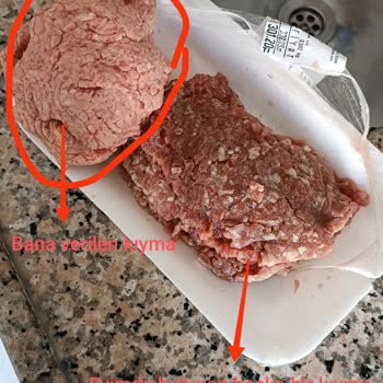 Kasap Reyonundan Alınan Kıymanın Neredeyse Tamamen Yağ Çıkması Ve İlgisiz Çalışanlar