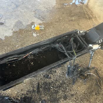 Şarjda Alev Alan Scooter: Can Ve Mal Güvenliği Tehlikede!