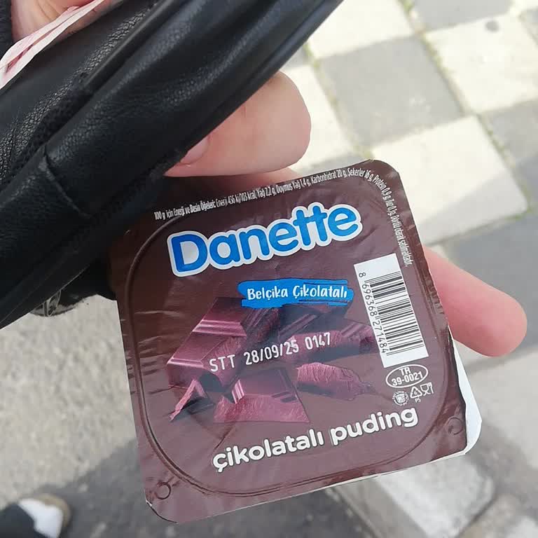 Market Rafında Son Kullanma Tarihi Geçmiş Danone Puding Satışı