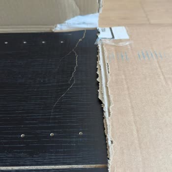 Kırık Teslim Edilen Kitaplık İçin İade Ve Para İadesi Sorunu