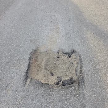Rumeli Caddesindeki Çukurlar Aracımın Jantına Zarar Verdi