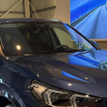Sıfır Kilometre BMW X1'de Teslimat Sonrası Hızla Belirginleşen Cam Fitili Deformasyonu