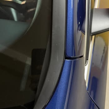 Sıfır Kilometre BMW X1'de Teslimat Sonrası Hızla Belirginleşen Cam Fitili Deformasyonu
