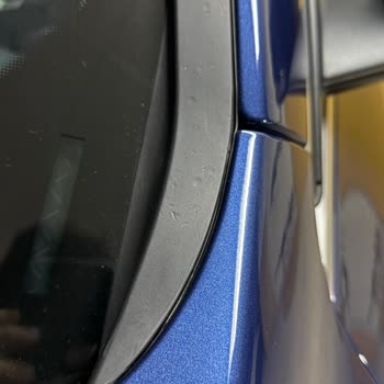 Sıfır Kilometre BMW X1'de Teslimat Sonrası Hızla Belirginleşen Cam Fitili Deformasyonu