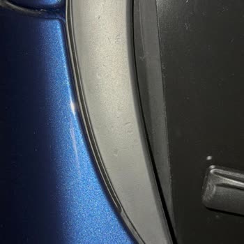 Sıfır Kilometre BMW X1'de Teslimat Sonrası Hızla Belirginleşen Cam Fitili Deformasyonu