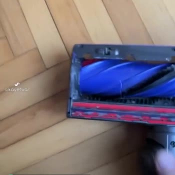 Dyson V8 Başlığın Şeritlerini Değiştirmiyorlar!