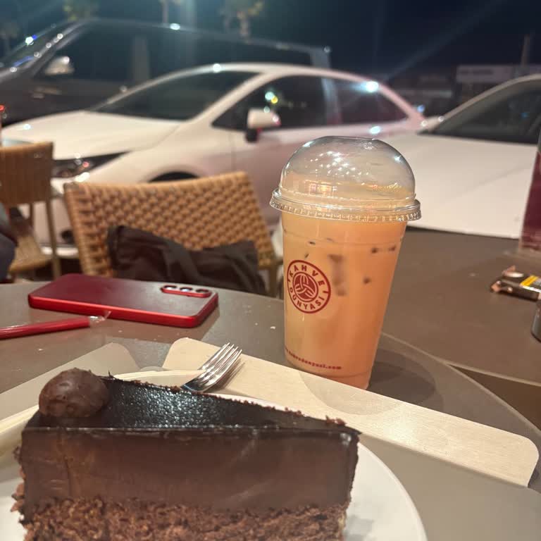 Bayat Tatlı, İlgisiz Personel Ve İade Talebime Olumsuz Yanıt