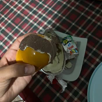 Tarihi Geçmemiş Kinder Sürpriz Çikolatada Bayatlama Ve Müşteri Hizmetlerine Ulaşamama Sorunu