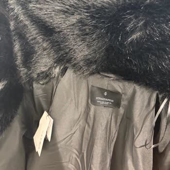 Stradivarius Mağazasında İade Sürecinde Olumsuz Çalışan Davranışları Ve Müşteri Memnuniyetsizliği