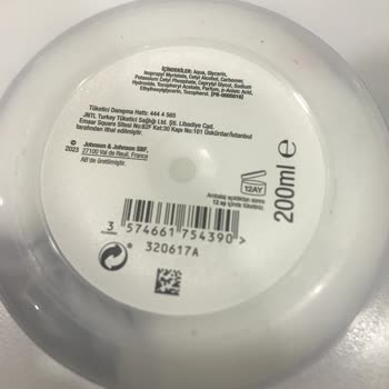 Neutrogena Krem Yüzümde Yanma Ve Kızarıklık Yaptı Ürün Değişimi İstiyorum