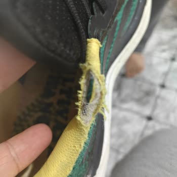 Adidas’tan Aldığım Ayakkabılar Kısa Sürede Yırtıldı, Değişim Taleplerim Reddedildi