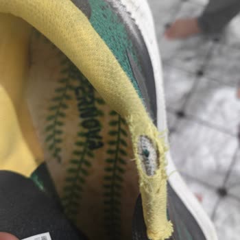 Adidas’tan Aldığım Ayakkabılar Kısa Sürede Yırtıldı, Değişim Taleplerim Reddedildi