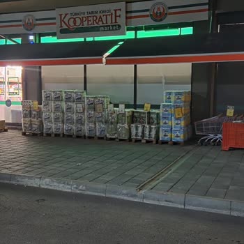 Köpüren Nar Suyu Ve İlgisiz Mağaza Yetkilisi Mağduriyeti