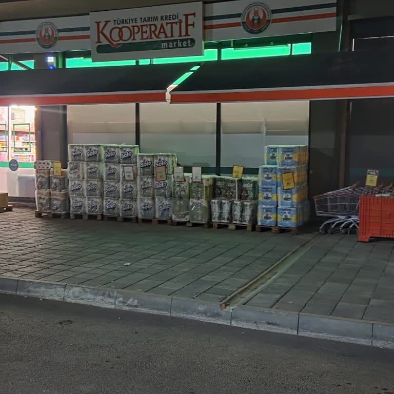 Köpüren Nar Suyu Ve İlgisiz Mağaza Yetkilisi Mağduriyeti