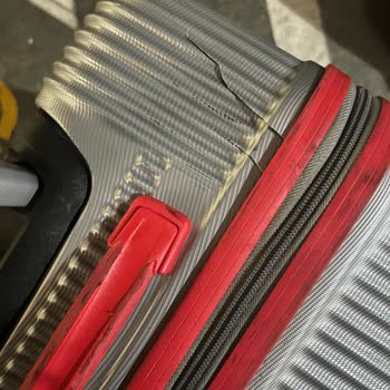 Ajet Uçuşunda Kırılan Bagajım İçin Çözüm Bekliyorum